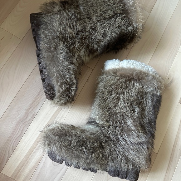 Nakiuk Fur Boots - Picture 2 of 11